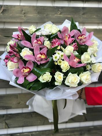 Букет цветов из: Розы и Хризантемы в Красном Пахаре