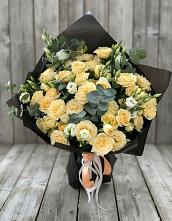 Букет цветов из:  Розы и Лизиантусы #REPLACE_PRED# Красном Пахаре