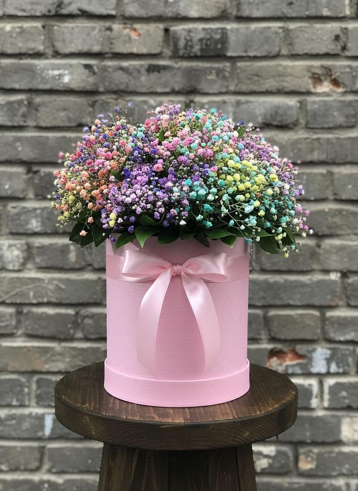 Цветочная композиция из Гипсофила и Розы в шляпной коробке в Красном Пахаре