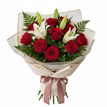 Букет цветов из:  Лилии и Розы в Красном Пахаре