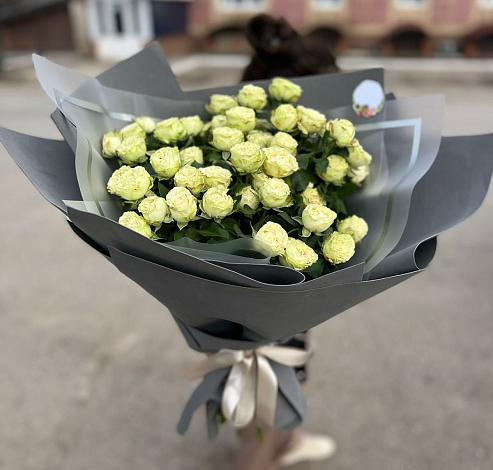 Букет Белые кустовые розы Солинеро в Красном Пахаре
