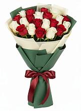 Букет Микс из красных и белых роз в Красном Пахаре