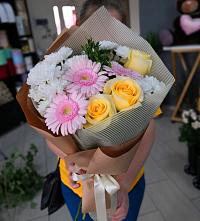 Букет цветов из:  Герберы, Розы и Хризантемы в Красном Пахаре
