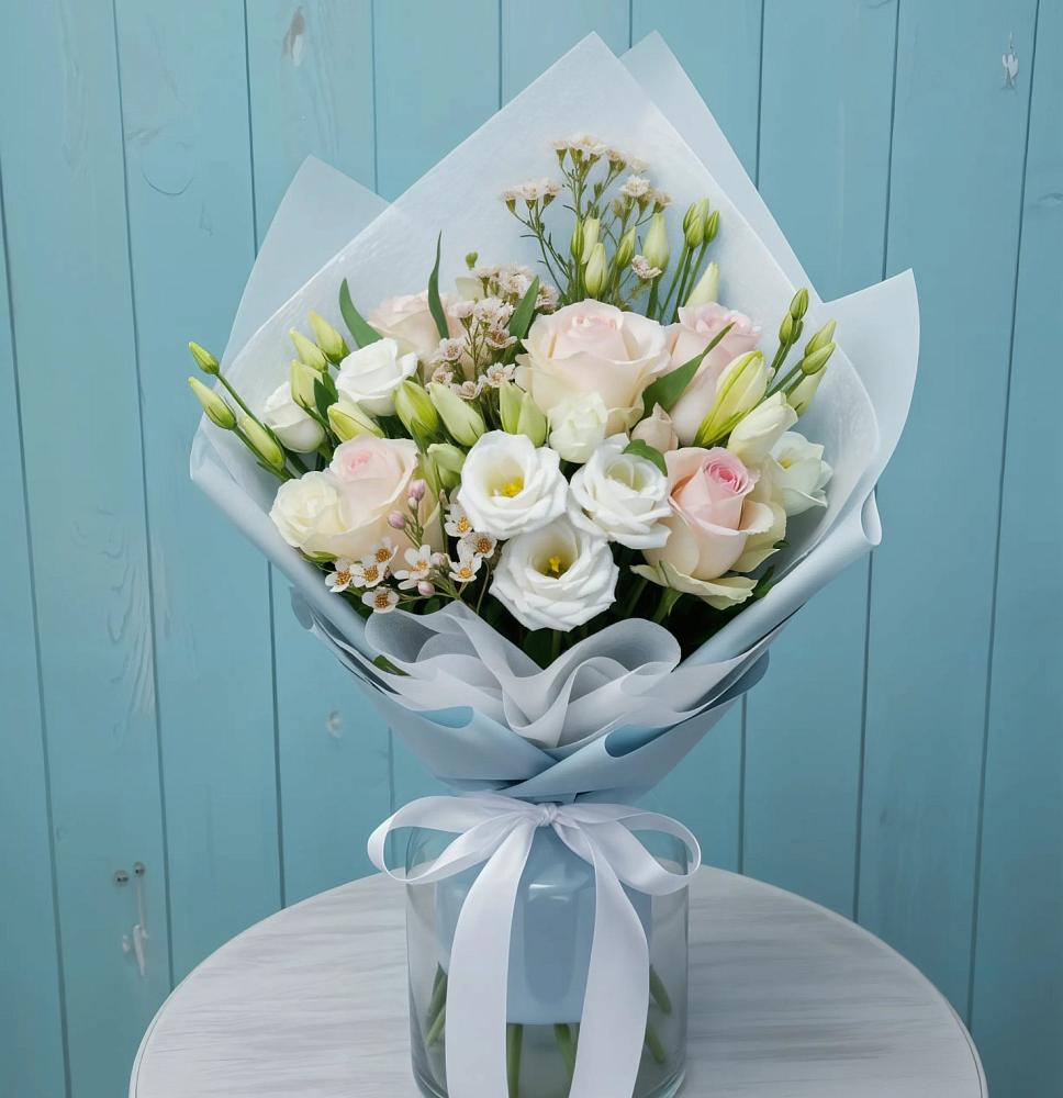 Букет цветов из: Розы и Лизиантусы в Красном Пахаре