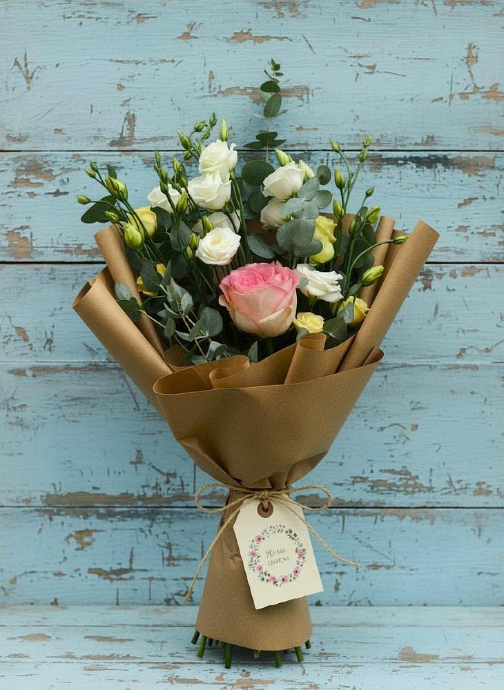 Букет цветов из: Розы и Лизиантусы в Красном Пахаре