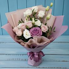 Букет цветов из:  Розы и Лизиантусы в Красном Пахаре