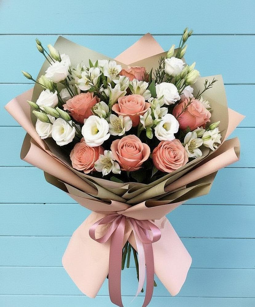 Букет цветов из: Розы, Альстромерии и Лизиантусы в Красном Пахаре