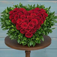 Цветочная композиция из Розы в виде сердца в Красном Пахаре