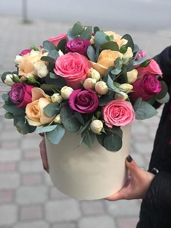 Цветочная композиция из Розы в шляпной коробке в Красном Пахаре
