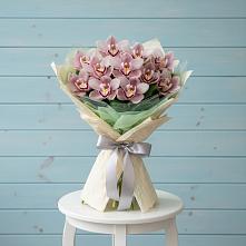 Букет цветов из:  Орхидеи и Розы в Красном Пахаре