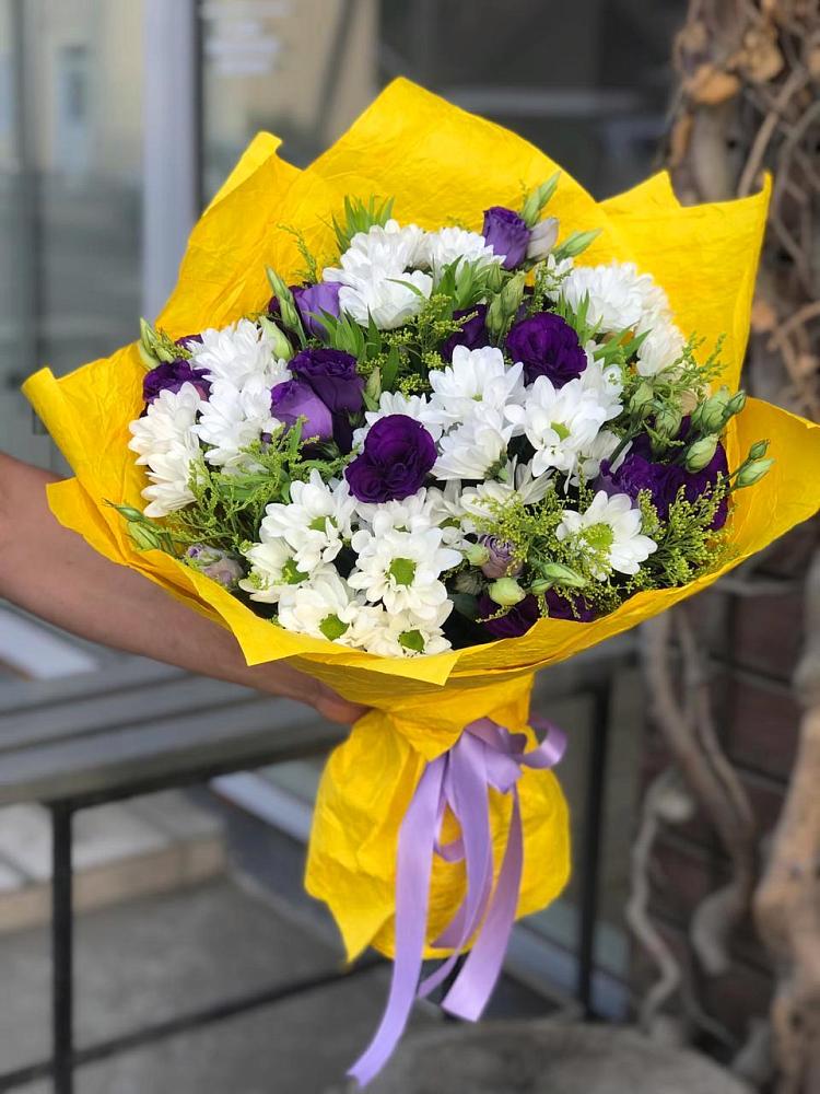 Букет цветов из: Ирисы, Хризантемы и Ромашки в Красном Пахаре