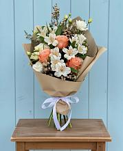 Букет цветов из:  Альстромерии, Лизиантусы, Розы и Хризантемы в Красном Пахаре