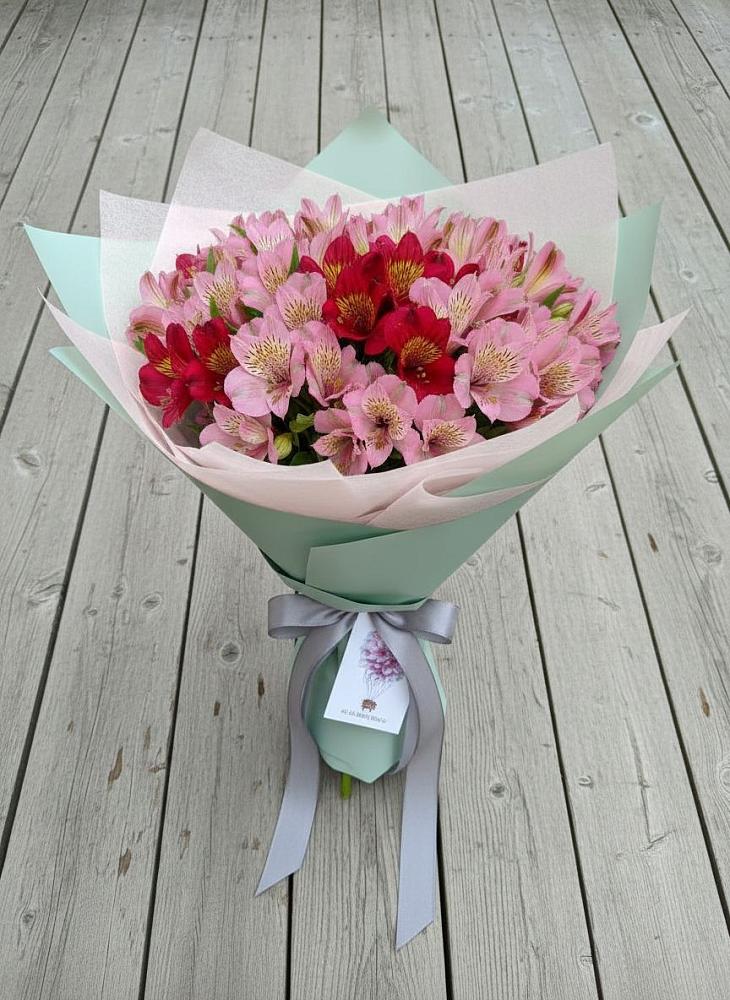 Букет цветов из: Альстромерии в Красном Пахаре