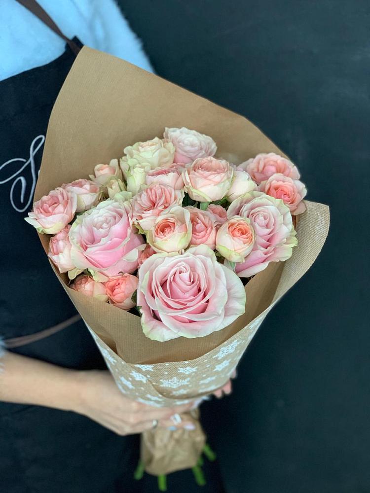 Букет цветов из: Хризантемы и Розы в Красном Пахаре