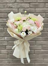 Букет цветов из:  Гвоздики, Розы, Лизиантусы и Хризантемы в Красном Пахаре