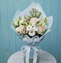 Букет цветов из:  Розы и Лизиантусы в Красном Пахаре