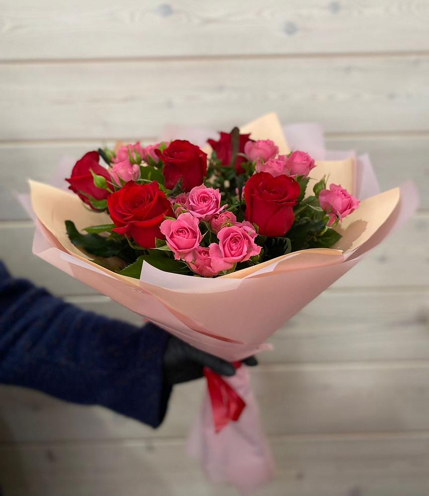 Букет цветов из: Розы в Красном Пахаре