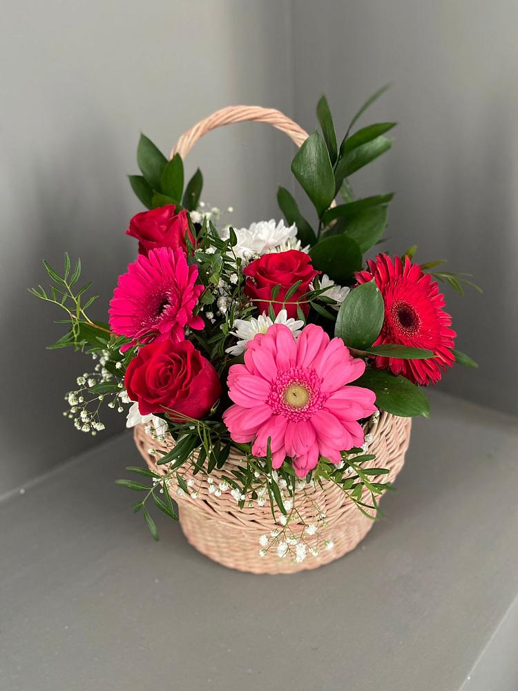 Цветочная композиция из Розы, Хризантемы и Герберы в корзине в Красном Пахаре