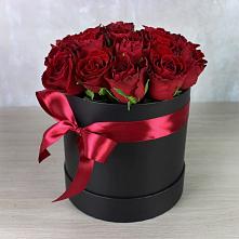 Цветочная композиция из Розы в шляпной коробке в Красном Пахаре