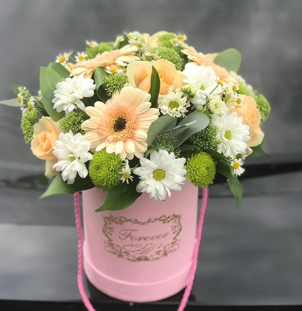 Цветочная композиция из Розы, Герберы и Хризантемы в шляпной коробке в Красном Пахаре