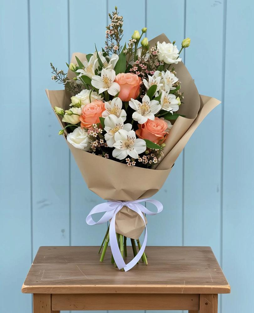 Букет цветов из: Альстромерии, Лизиантусы, Розы и Хризантемы в Красном Пахаре