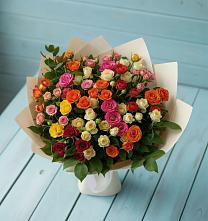 Букет Микс из разноцветных кустовых роз в Красном Пахаре
