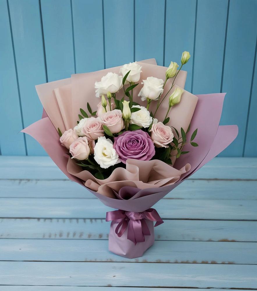 Букет цветов из: Розы и Лизиантусы в Красном Пахаре